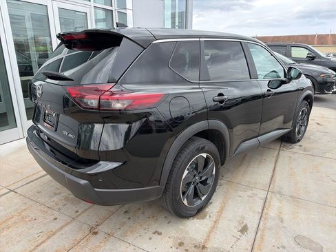 Used 2024 Nissan Rogue SV image 9