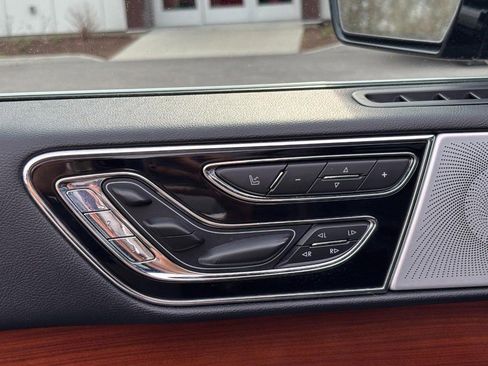 Used 2019 Lincoln Navigator Reserve AWD/4WD image 16