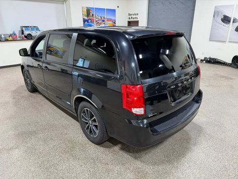 Used 2016 Dodge Grand Caravan SE FWD image 19
