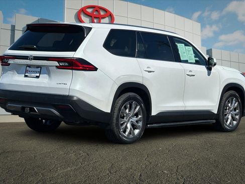 Used 2025 Toyota Grand Highlander FWD image 3