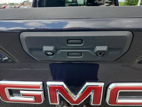 Used 2022 GMC Sierra 1500 SLT AWD/4WD image 11