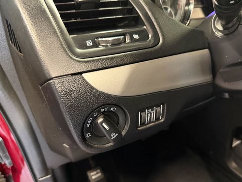 Used 2018 Dodge Grand Caravan GT FWD image 11