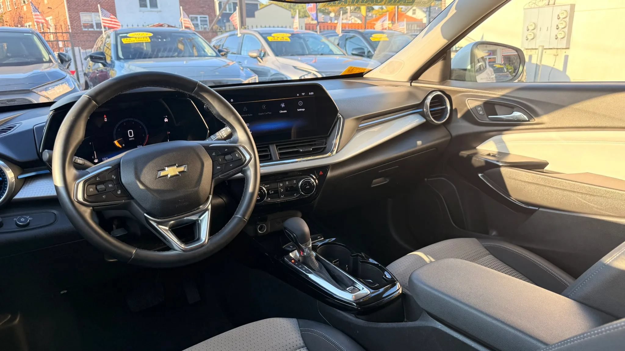 Used 2025 Chevrolet Trax LT w/ LT Convenience Package FWD image 17