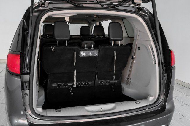 Used 2019 Chrysler Pacifica Touring-L FWD image 50