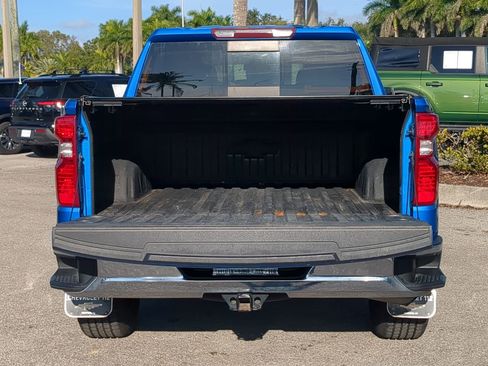 Used 2022 Chevrolet Silverado 1500 LT w/ Convenience Package II image 13