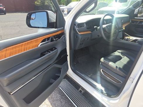 Used 2022 Jeep Grand Wagoneer Series II w/ Premium Group II AWD/4WD image 5