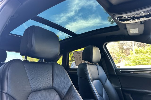 Used 2023 Porsche Macan AWD/4WD image 16