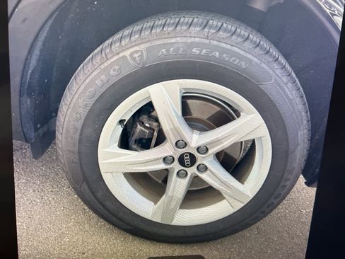 Used 2021 Audi Q5 Premium image 13