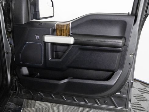 Used 2019 Ford F150 Lariat image 42