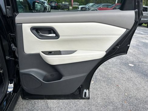 Certified 2025 Nissan Rogue SL FWD image 47