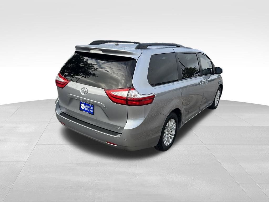 Used 2017 Toyota Sienna FWD image 5