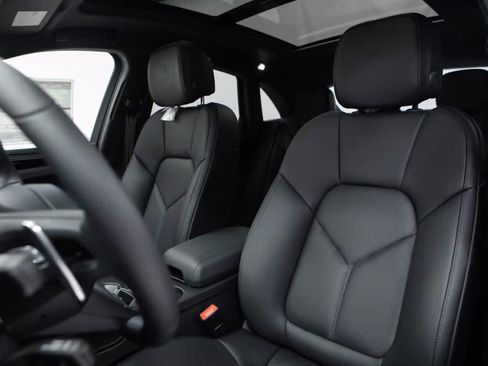 Certified 2026 Porsche Macan S AWD/4WD image 5