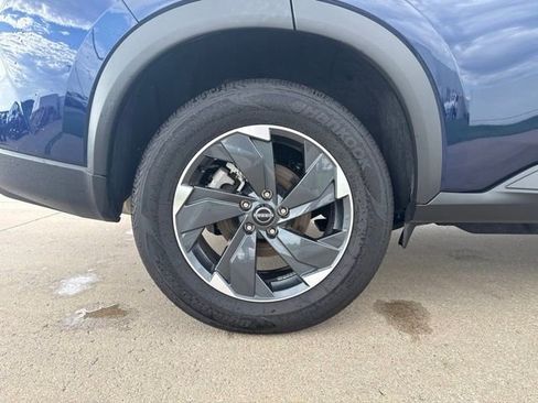 Used 2025 Nissan Rogue SV AWD/4WD image 12