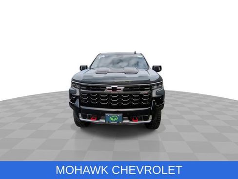 Used 2025 Chevrolet Silverado 1500 ZR2 w/ Technology Package image 3