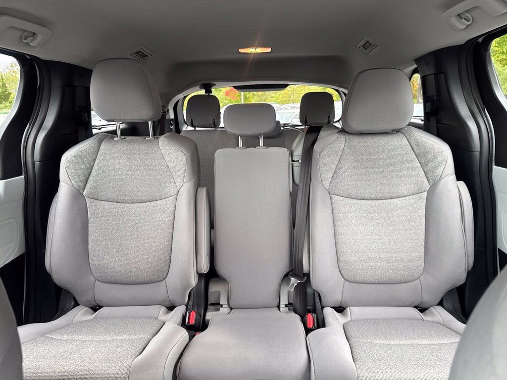 Used 2026 Toyota Sienna LE FWD image 22