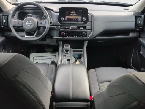 Used 2024 Nissan Pathfinder S image 12