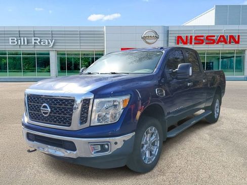 Used 2017 Nissan Titan SV image 2