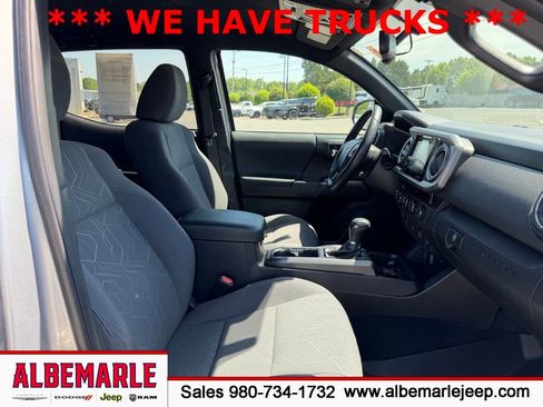 Used 2017 Toyota Tacoma TRD Off-Road w/ Tow Package (A/T) image 30
