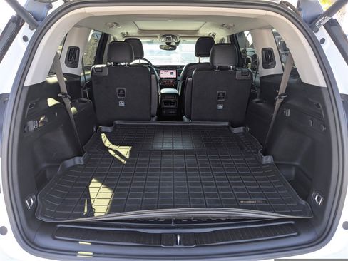 Used 2023 Jeep Grand Cherokee L Limited w/ Black Appearance Package image 13