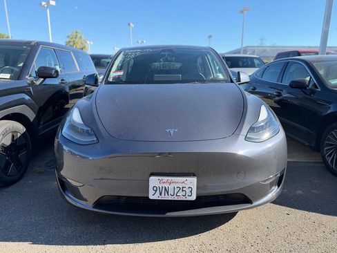 Used 2023 Tesla Model Y Long Range AWD/4WD image 2