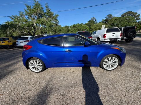 Used 2013 Hyundai Veloster w/ Style Pkg image 4