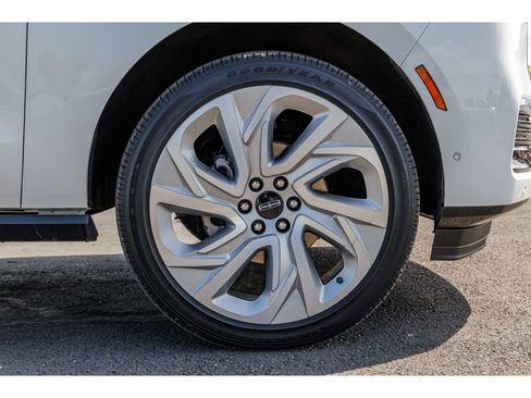 Used 2025 Lincoln Navigator L Reserve AWD/4WD image 9