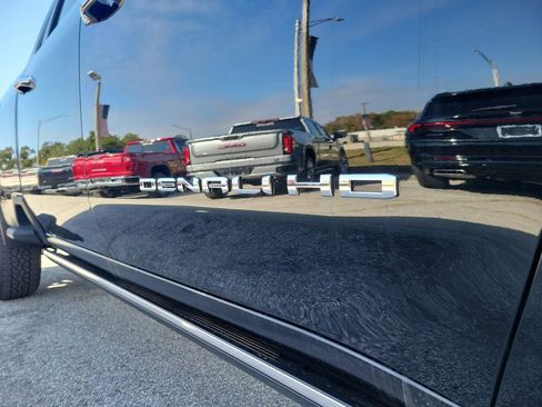 New 2025 GMC Sierra 3500 Denali Ultimate AWD/4WD image 8