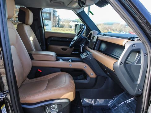 Used 2025 Land Rover Defender 130 X-Dynamic SE image 16