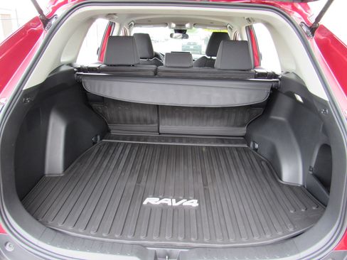 Used 2023 Toyota RAV4 LE AWD/4WD image 28