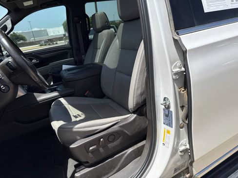 Used 2023 GMC Yukon SLT w/ SLT Premium Package AWD/4WD image 13