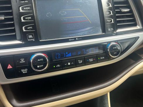 Used 2015 Toyota Highlander Limited FWD image 23