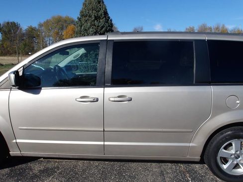 Used 2012 Dodge Grand Caravan SXT image 32