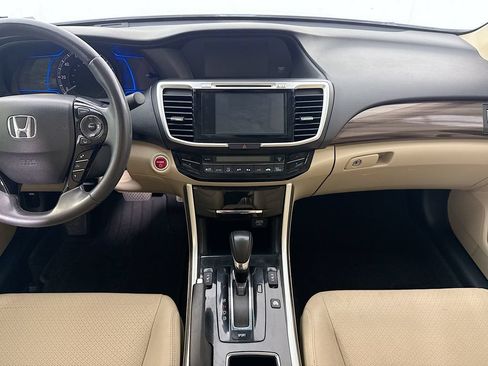 Used 2017 Honda Accord Touring image 14