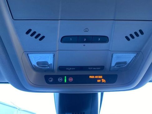 Used 2023 Chevrolet Blazer LT image 39