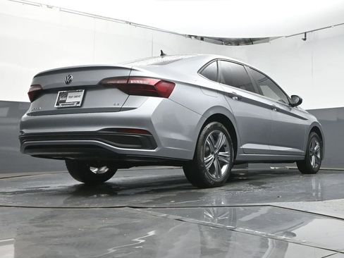 Used 2023 Volkswagen Jetta SE image 36