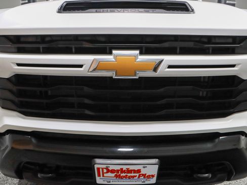 Used 2024 Chevrolet Silverado 2500 Custom image 4
