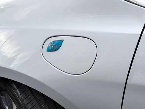 Used 2022 Chrysler Pacifica Touring-L FWD image 85