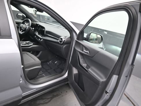 Used 2025 Chevrolet Equinox LT FWD image 13