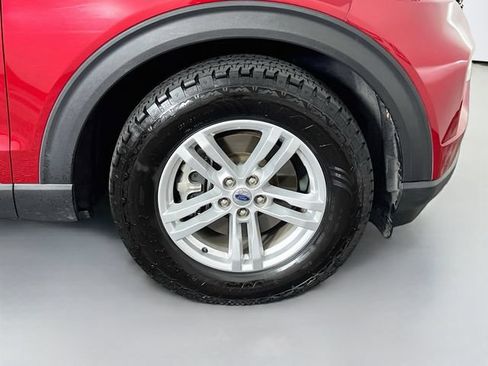 Used 2022 Ford Explorer XLT w/ Equipment Group 202A AWD/4WD image 39
