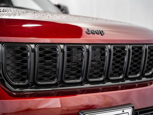 New 2025 Jeep Grand Cherokee Altitude w/ Trailer Tow Package image 11