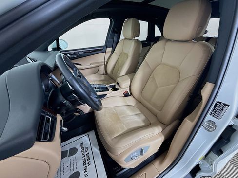 Certified 2021 Porsche Macan image 5
