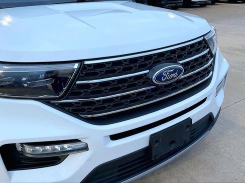 Used 2024 Ford Explorer XLT w/ Equipment Group 202A image 29