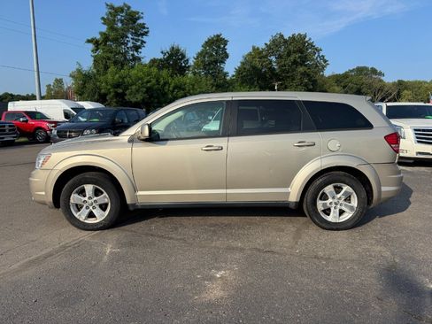 Used 2009 Dodge Journey SXT FWD image 2