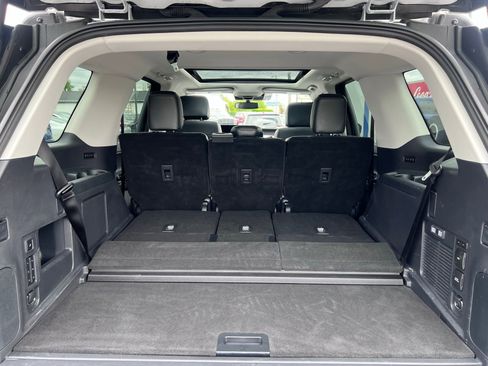 Used 2025 Ford Expedition Platinum AWD/4WD image 19