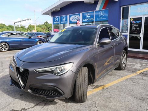 Used 2018 Alfa Romeo Stelvio AWD image 7