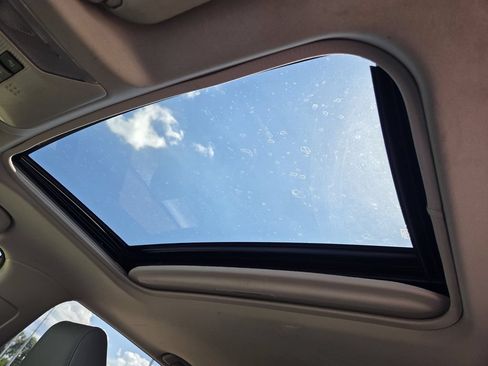 Used 2019 Toyota RAV4 XLE Premium FWD image 12