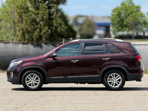 Used 2015 Kia Sorento LX image 8