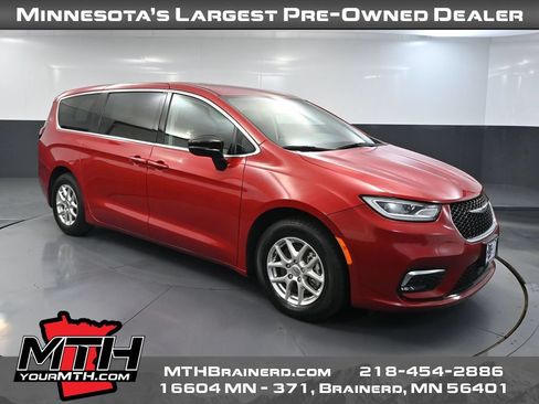 Used 2024 Chrysler Pacifica Touring-L FWD image 1