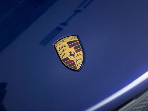 Certified 2025 Porsche Macan AWD/4WD image 12