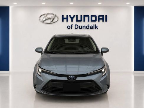 Used 2023 Toyota Corolla LE FWD image 3